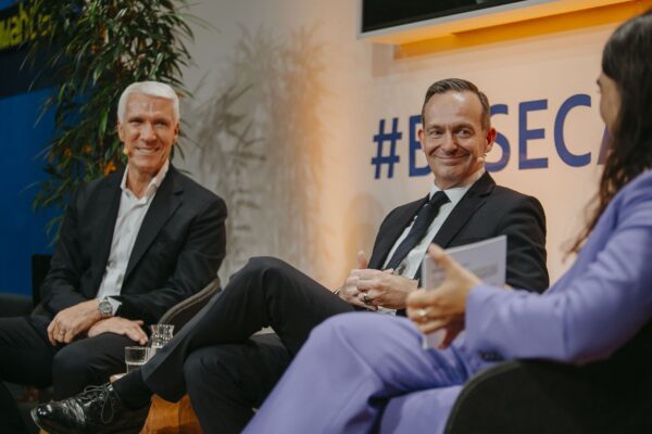 1695757271703 1695757271703